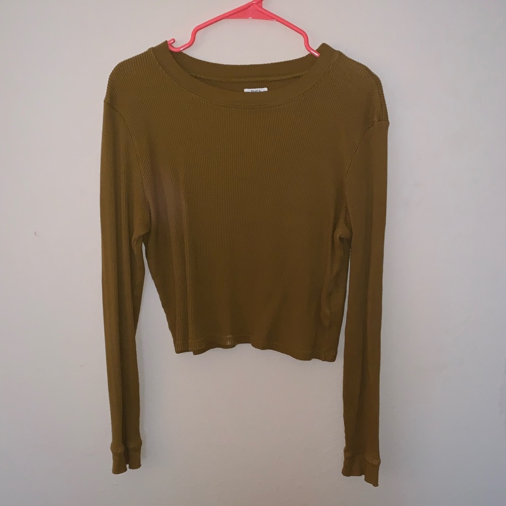 Cropped RVCA Top